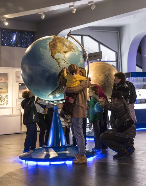 MOSCOW, RUSSIA - SEPTEMBER 28: Exhibition in Moscow Planetarium — Stock Photo, Image