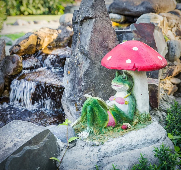 庭のカエル — ストック写真