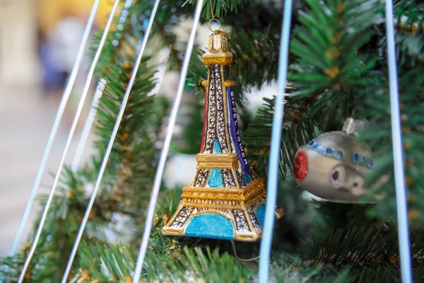 Torre Eifel em uma árvore — Fotografia de Stock