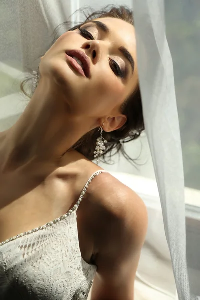 Gorgeous bride in luxurious wedding dress — Stock Photo, Image
