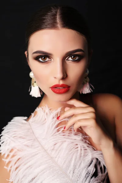 Beautiful young woman with dark hair and bright makeup — Stock Photo, Image