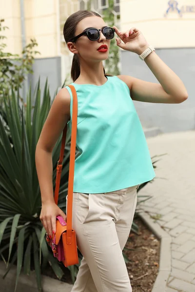 Beautiful young woman with dark hair in casual clothes — Stock Photo, Image