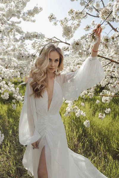 Mode Outdoor Foto Der Schönen Frau Mit Blonden Haaren Elegantem — Stockfoto