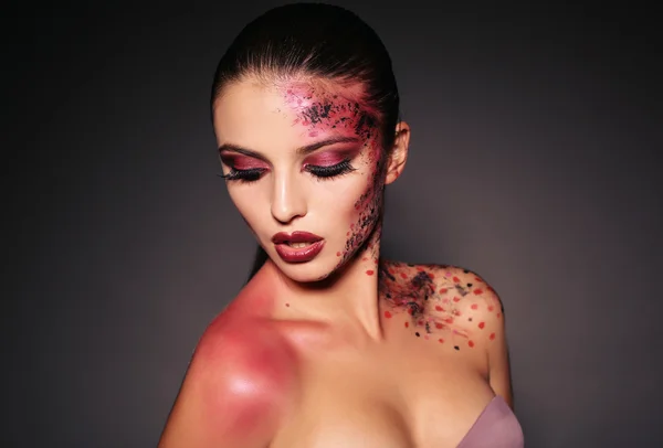 Menina sexy com maquiagem fantástica para a festa de Halloween — Fotografia de Stock