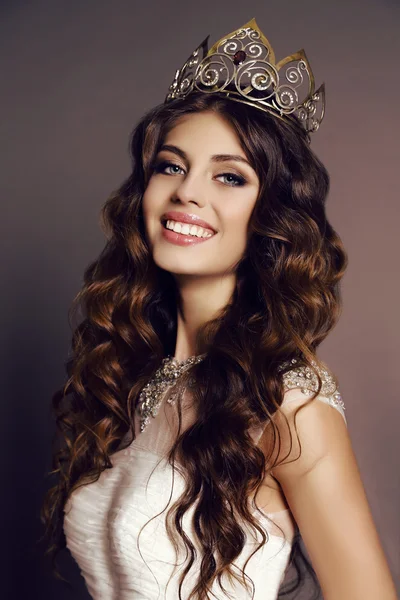 Gorgeous young woman with luxurious hair with victress crown — Stock Photo, Image