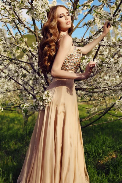 Sensual woman with long red hair in luxurious sequin dress — Stock Photo, Image