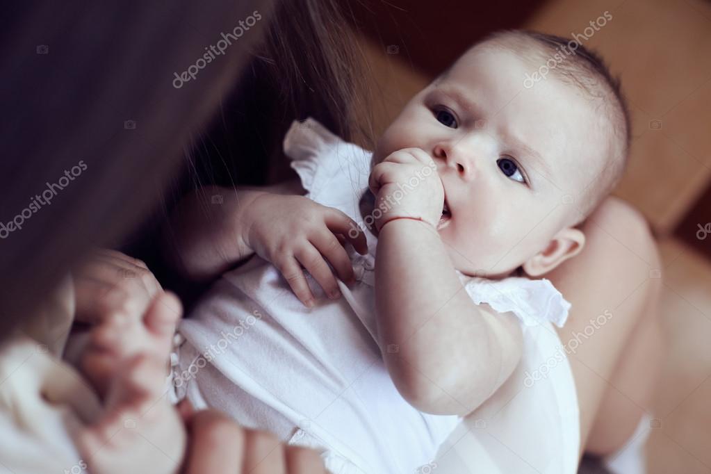 Belle Mere Aux Cheveux Noirs Luxueux Et Son Petit Bebe Image Libre De Droit Par Slava 14 C