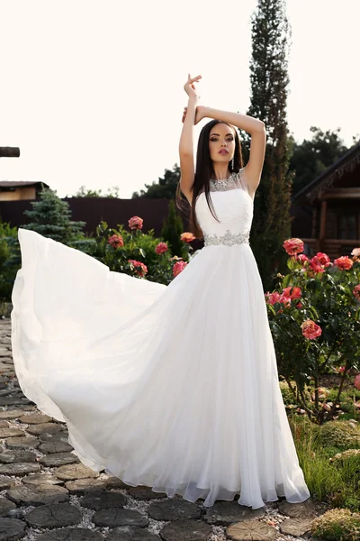 Beautiful bride with dark hair in elegant wedding dress — Stock Photo, Image