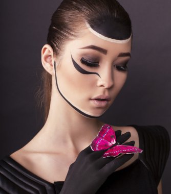 güzel Asyalı kız boyalı yüzü ile moda fotoğrafı