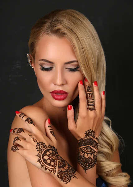 Sensual woman with blond hair with henna tattoo on hands — 스톡 사진