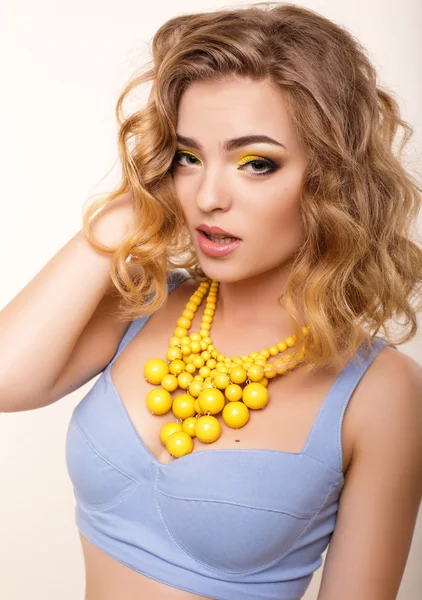 Young girl with blond curly hair and bright makeup with bijou — 스톡 사진