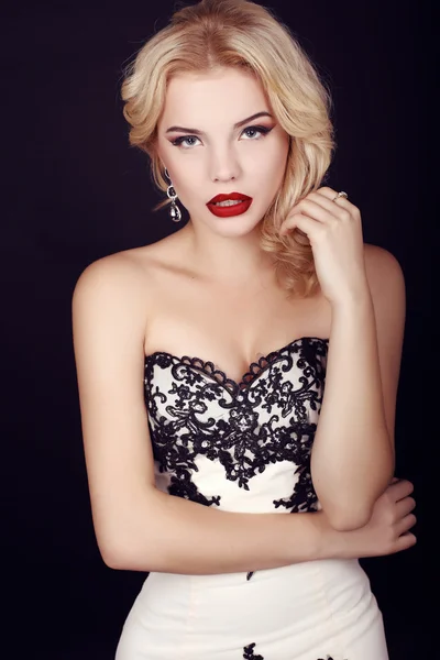 Gorgeous woman with blond hair wears luxurious party dress and bijou — Stock Photo, Image