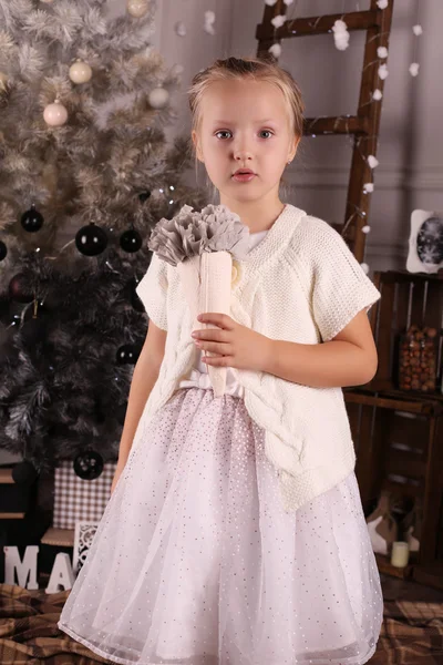 Little girl  wears elegant dress — Stock Photo, Image