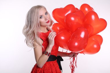 Sevgililer günü. Kırmızı hava Balonlu güzel kadın