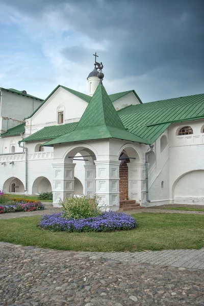 A arquitetura da antiga cidade de Suzdal — Fotografia de Stock