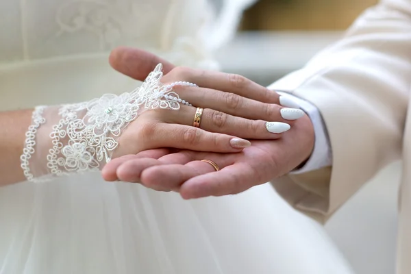Händer nygifta 2 — Stockfoto