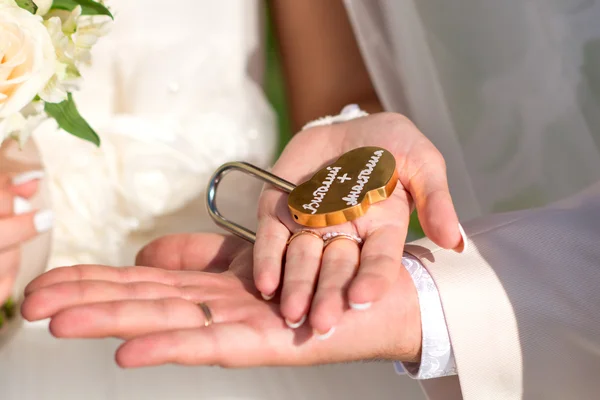 Manos recién casados 2 — Foto de Stock