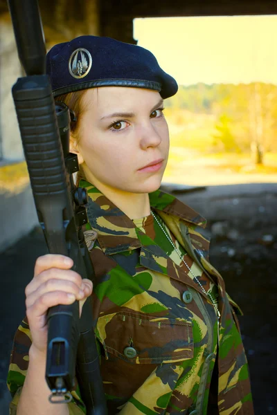 Fille en uniforme — Photo