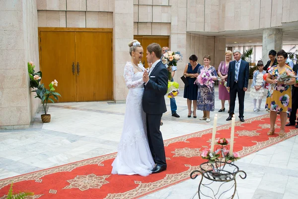 The couple on the red carpet — Stock Photo, Image