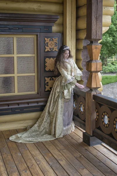 Ragazza in un abito del XIX secolo — Foto Stock