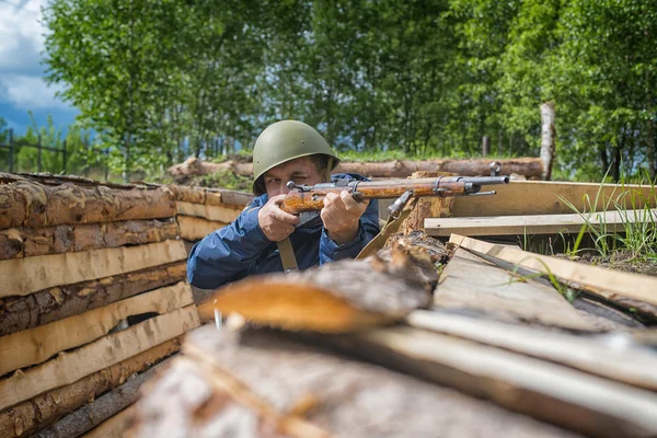 Gunner in the trenches — Stock Photo, Image