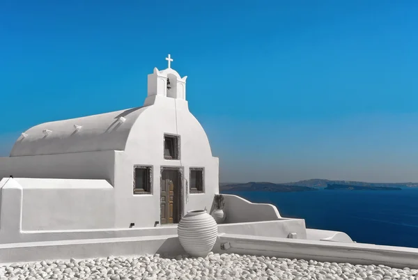 Witte kerk in Oia — Stockfoto