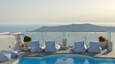 Havuzda Imerovigli, Santorini, Yunanistan caldera deniz manzaralı balkon