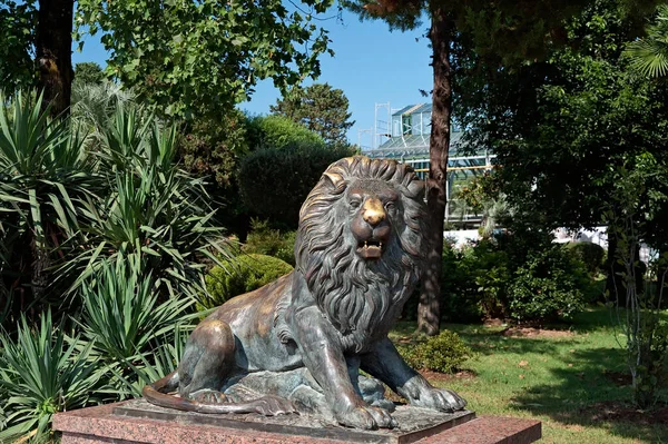 Vista Tradicional Del Parque Con Escultura León Batumi Georgia —  Fotos de Stock