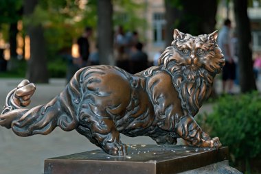 Ukrayna 'daki Kyiv parkında Panteleimon kedisine heykel