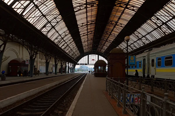 Lviv Ukrayna Daki Tren Istasyonunun Manzarası — Stok fotoğraf