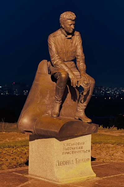 Visão Noturna Para Monumento Leonid Bykov Ator Soviético Kiev Ucrânia — Fotografia de Stock