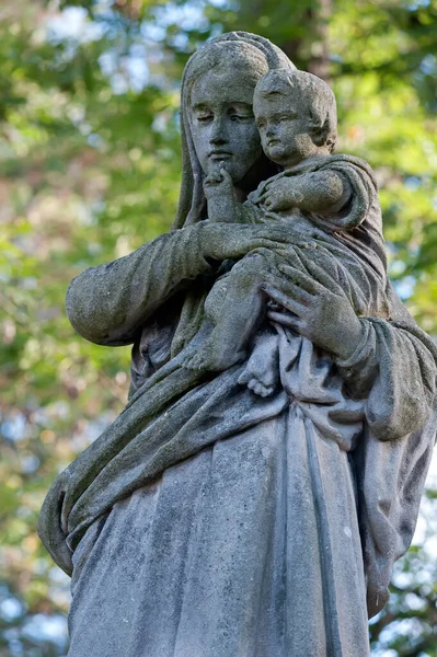 Grabskulptur Von Mutter Und Kind Auf Dem Lytschakiwer Friedhof Lviv — Stockfoto