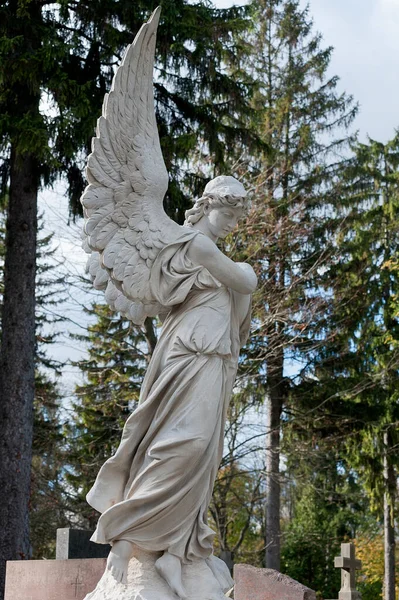 Grabskulptur Eines Aufsteigenden Engels Auf Dem Lytschakiwer Friedhof Lviv Ukraine — Stockfoto