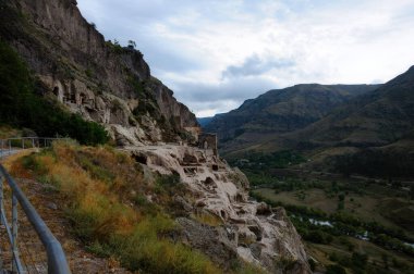 Gürcistan 'daki Vardzia mağara manastırı. 