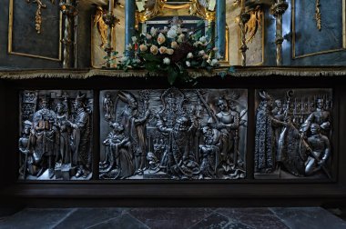 Ukrayna 'nın başkenti Lviv' deki Latin Katedrali Kutsal Bakire Meryem 'in Varsayımının Archthedral Bazilikası' nın içi. 