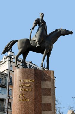 Kyiv Ukrayna 'da Kazak heykeli. Mesaj tüm Ukraynalı savunmacılara adandığını söylüyor.