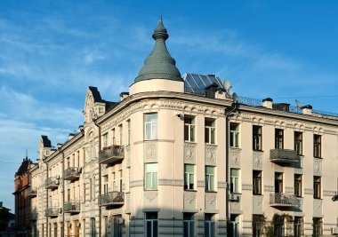 Ukrayna 'da gün doğumunda Kyiv eski binasının dış tarafı