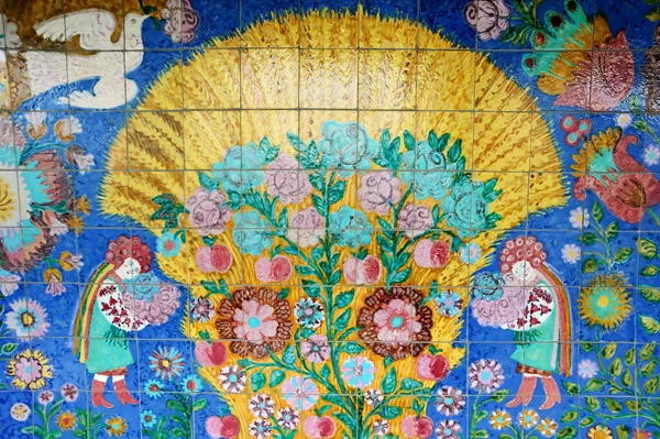 Porcelanowe Kafelki Przedstawiają Rysunki Dzieci Zwierząt Ptaków Kwiatów Drzew Kijowie — Zdjęcie stockowe