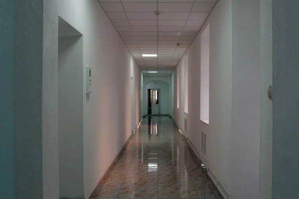 Interior Dari Bangunan Yang Diidentifikasi Koridor Putih Panjang Kyiv Ukraina — Stok Foto
