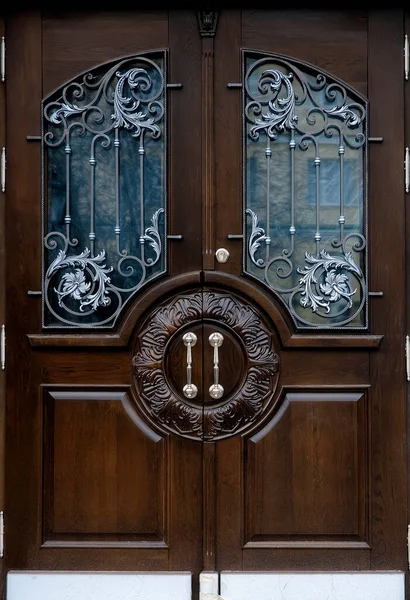 Porta Madeira Ornamentada Com Ornamento Metal — Fotografia de Stock