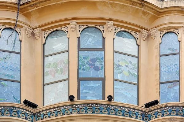 巴统格鲁吉亚旧建筑立面装饰窗 — 图库照片