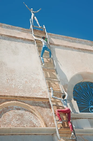 A decoração do edifício não identificado em Oia, Santornin, na Grécia — Fotografia de Stock