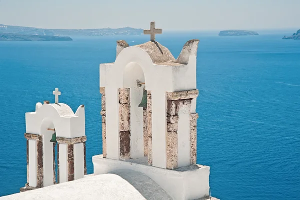 Twee bell torens van oia, santorini, Griekenland — Stockfoto