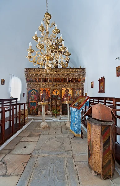 Interieur van een orthodoxe kerk in naoussa, paros, Griekenland — Stockfoto