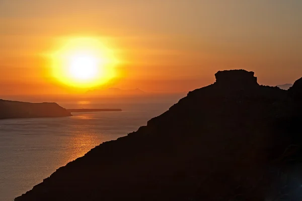 Skaros rock na západ slunce, santorini, Řecko — Stock fotografie