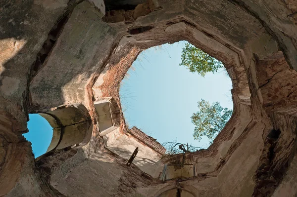 Dentro de las ruinas del castillo de Chervonohorod, Ucrania —  Fotos de Stock