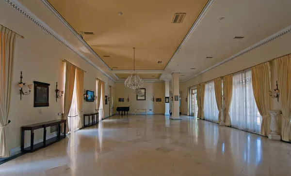 Shaded interior of one of rooms in Achilleion, Corfu, Greece — Stock Photo, Image