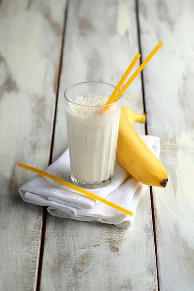 Um copo de batido de banana . — Fotografia de Stock