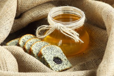 Haşhaş ve bal ile pişmiş mal