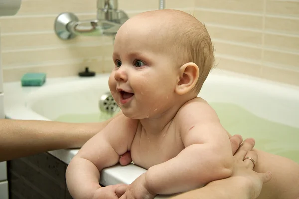 Baby is in the bathroom — Stock Photo, Image